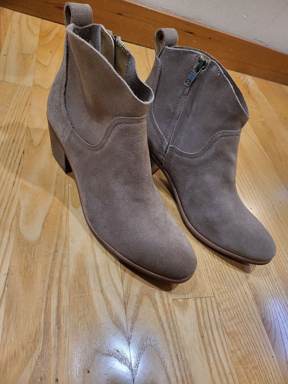 UGG Kingsburg Womens Waterproof Ankle Boots Size 9.5 M Brown Block Heel Western